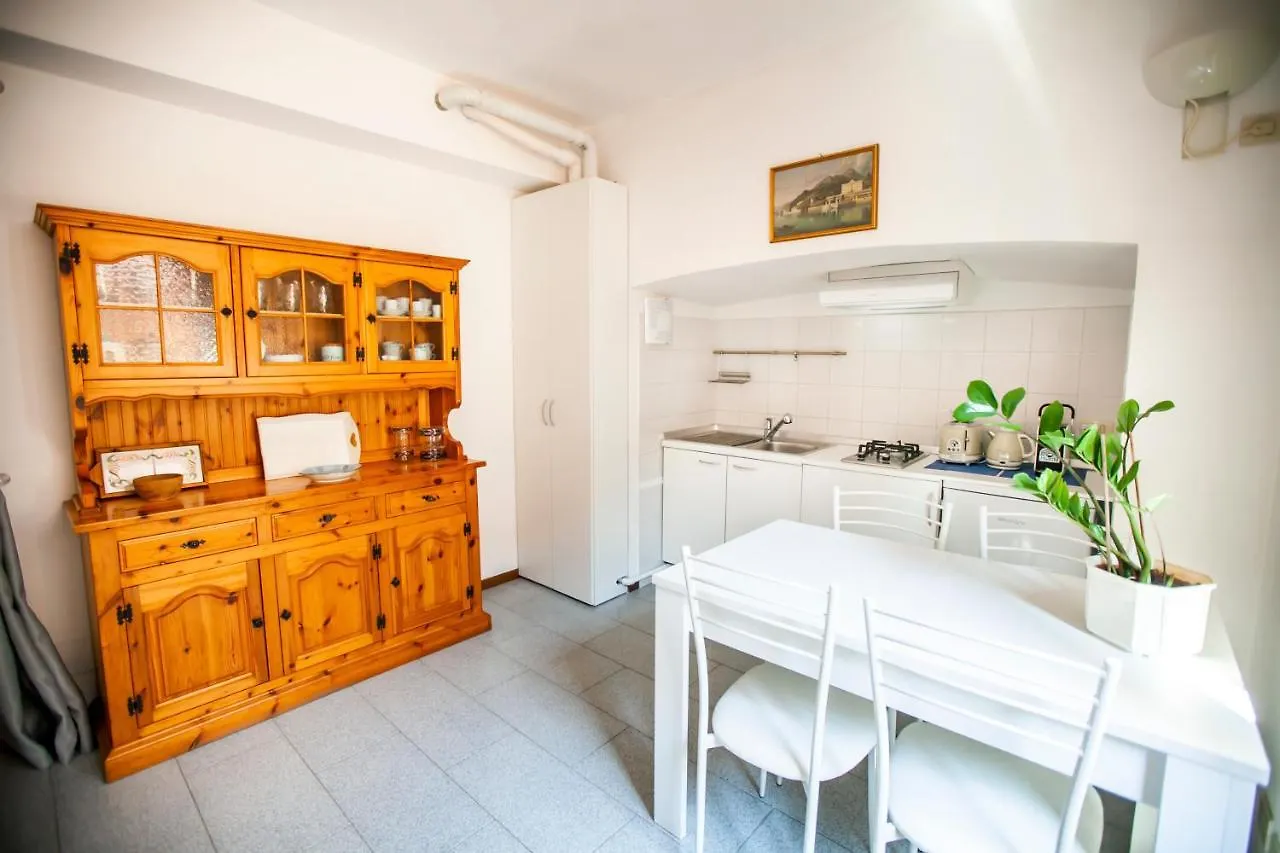 Renzo E Lucia Apartment Carate Urio 0*,